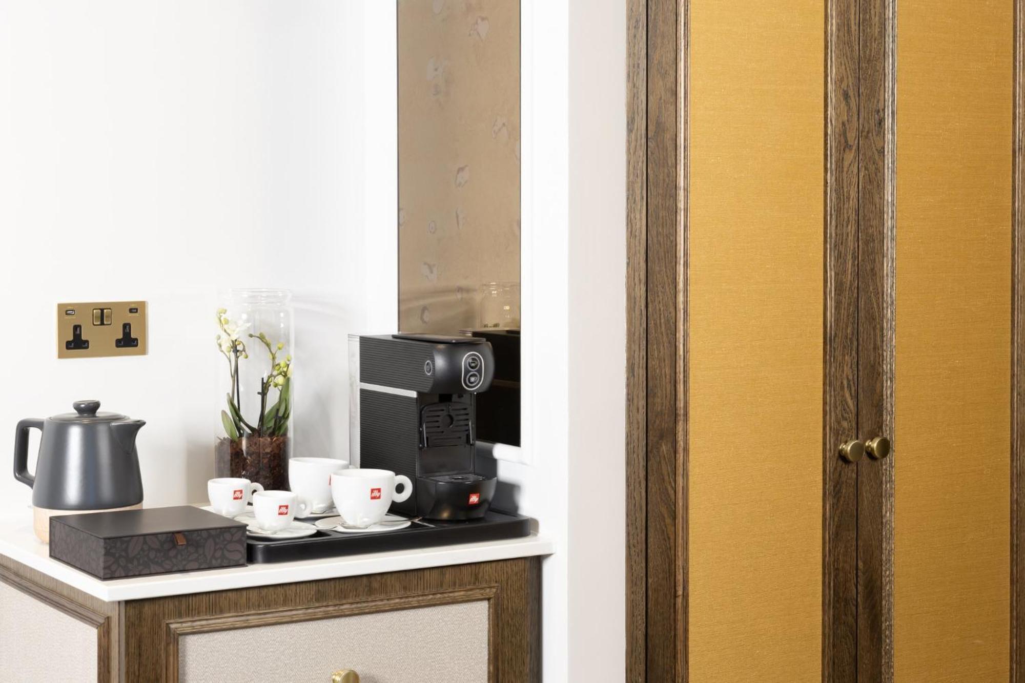 The Welbeck Hotel By Ihg London Exterior photo